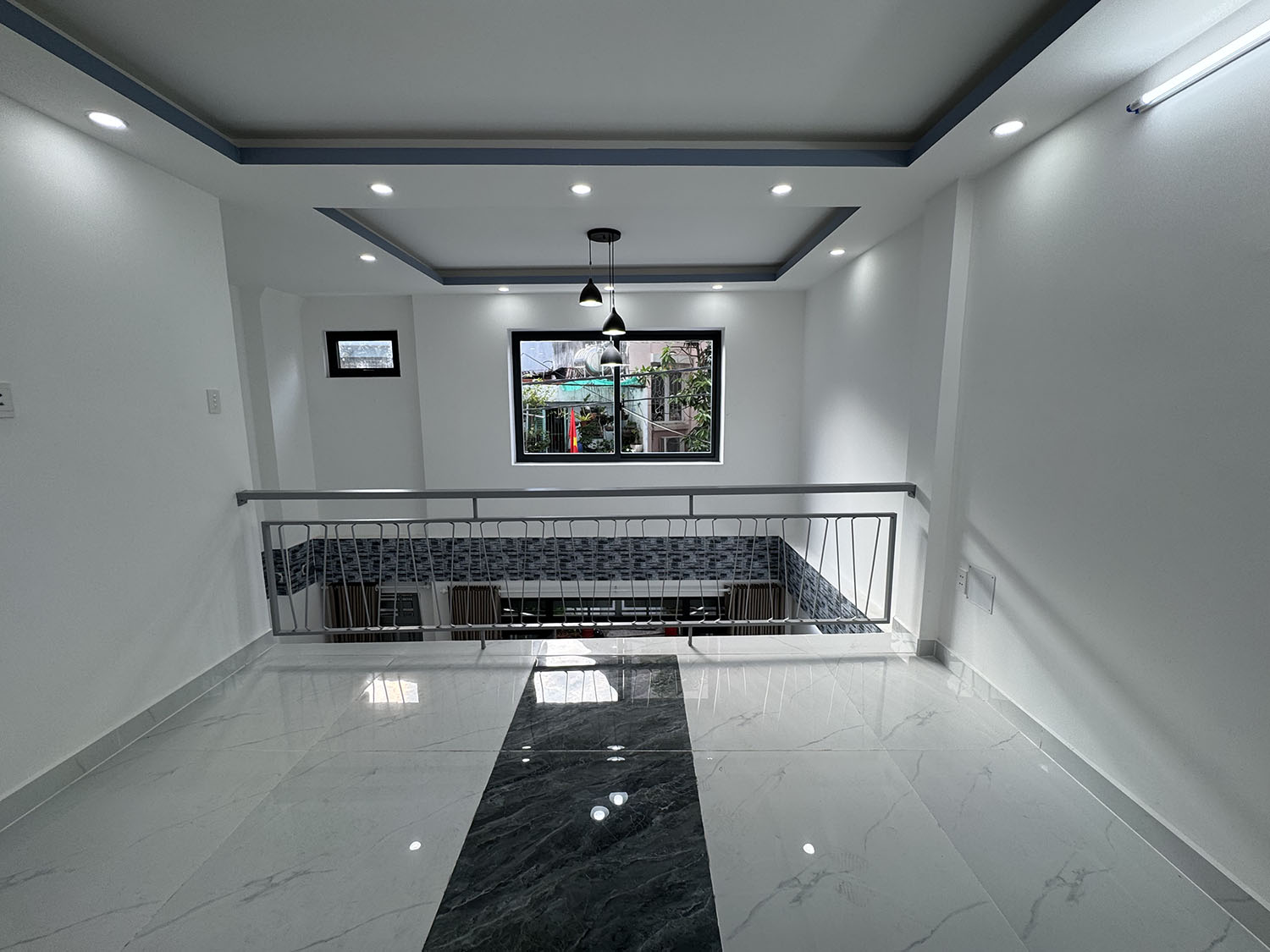 Tuyệt phẩm biệt thự mini 3 lầu, góc 2 mặt tiền hẻm 2 xe hơi 7 chỗ tránh nhau khu VIP Đặng Văn Ngữ